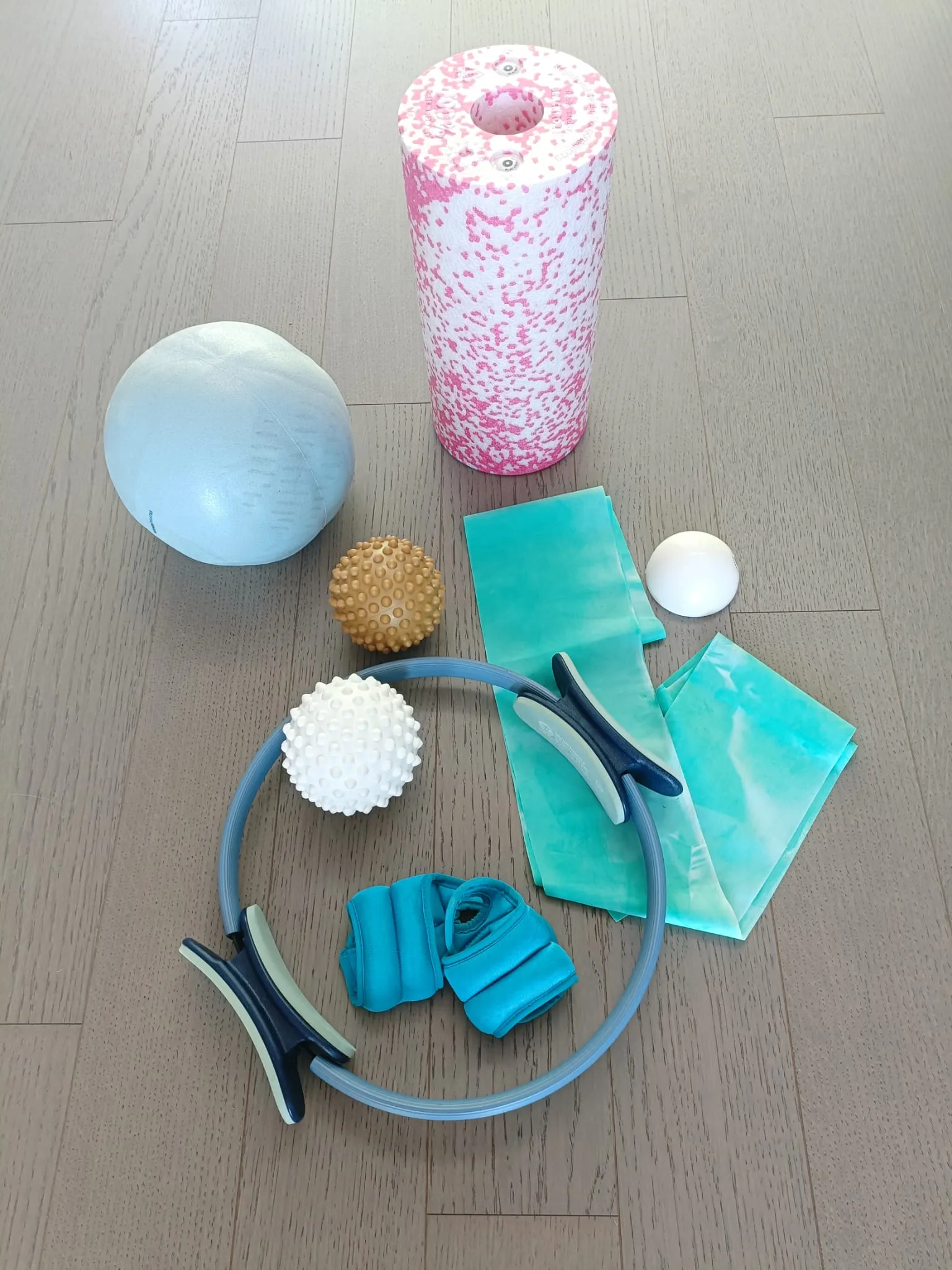 Tapis et accessoires utilisés pour les cours Matwork